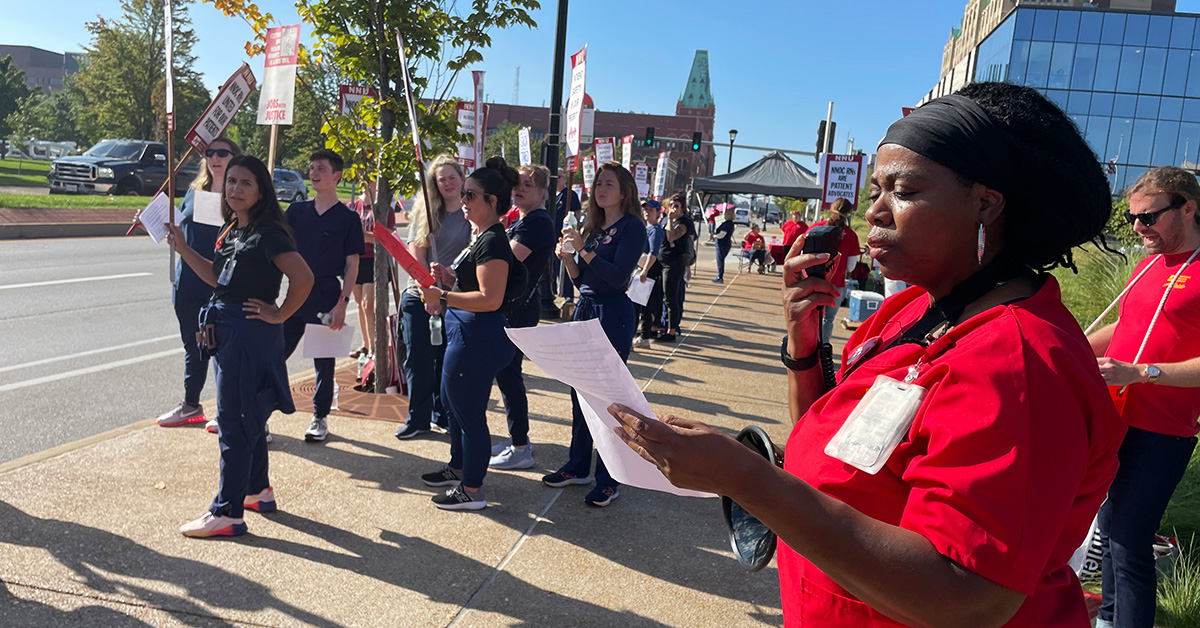 Nurses picketing outside of Saint Louis University Hospital