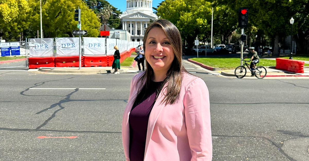 Luz Maria Rivas in front of capitol building