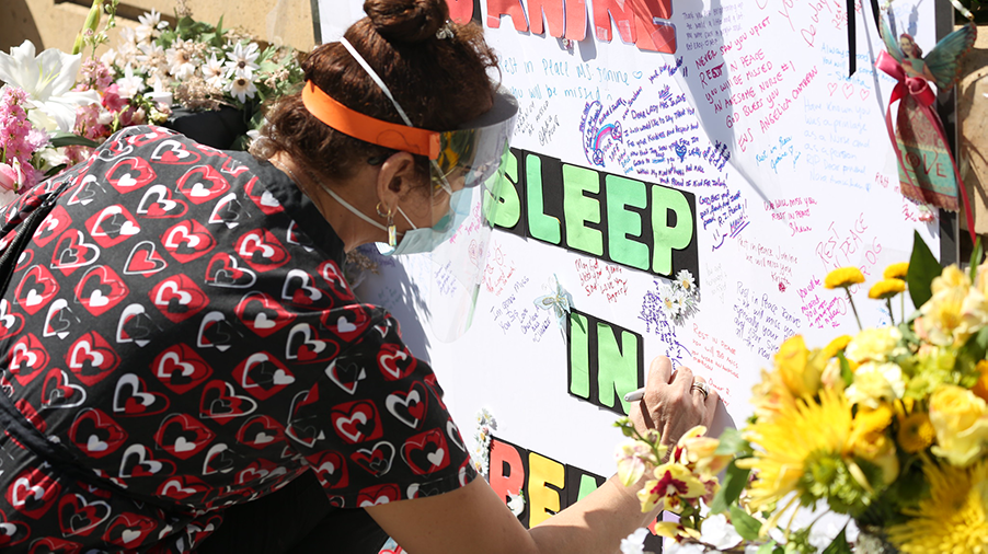 RNs holding a vigil at Sutter Alta Bates Summit Medical Center to remember their colleague Janine Paiste-Ponder 