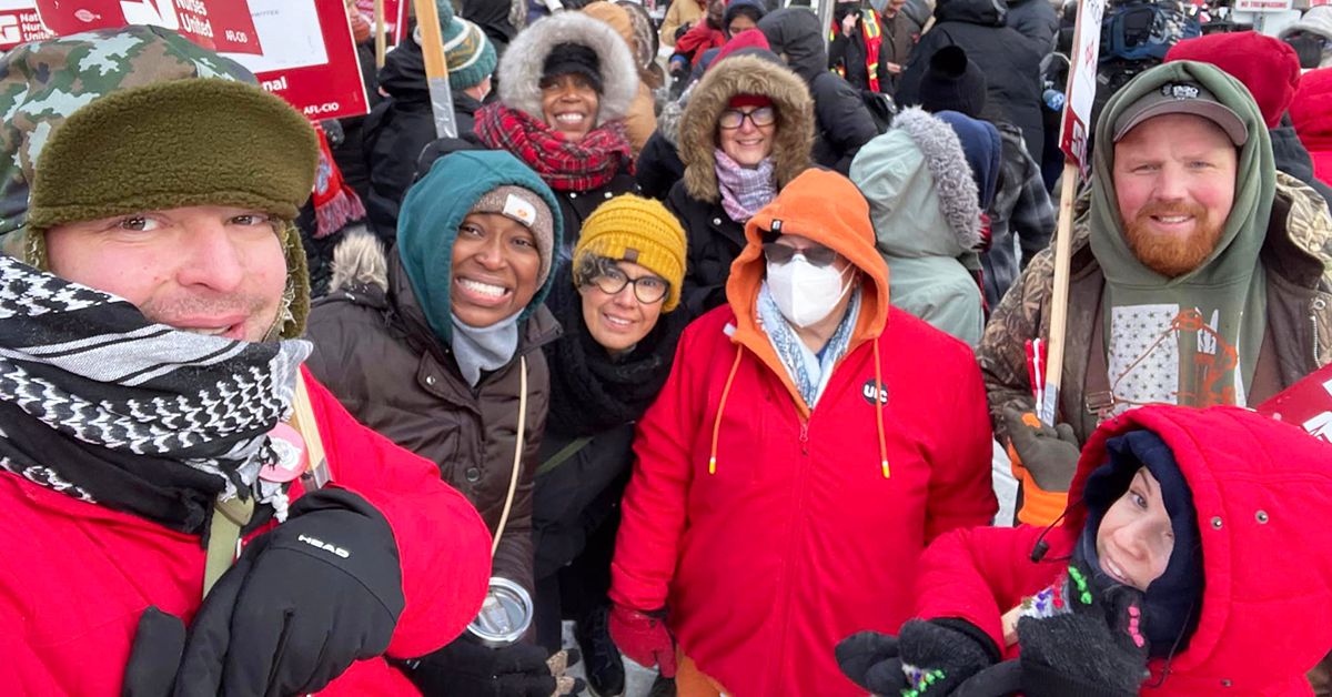 University of Chicago nurses on info picket