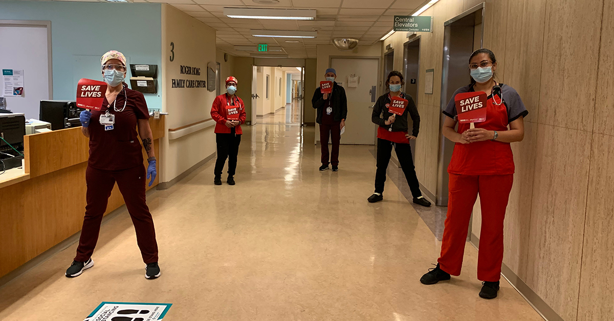 Nurses in Alta Bates holding signs "Save Lives"