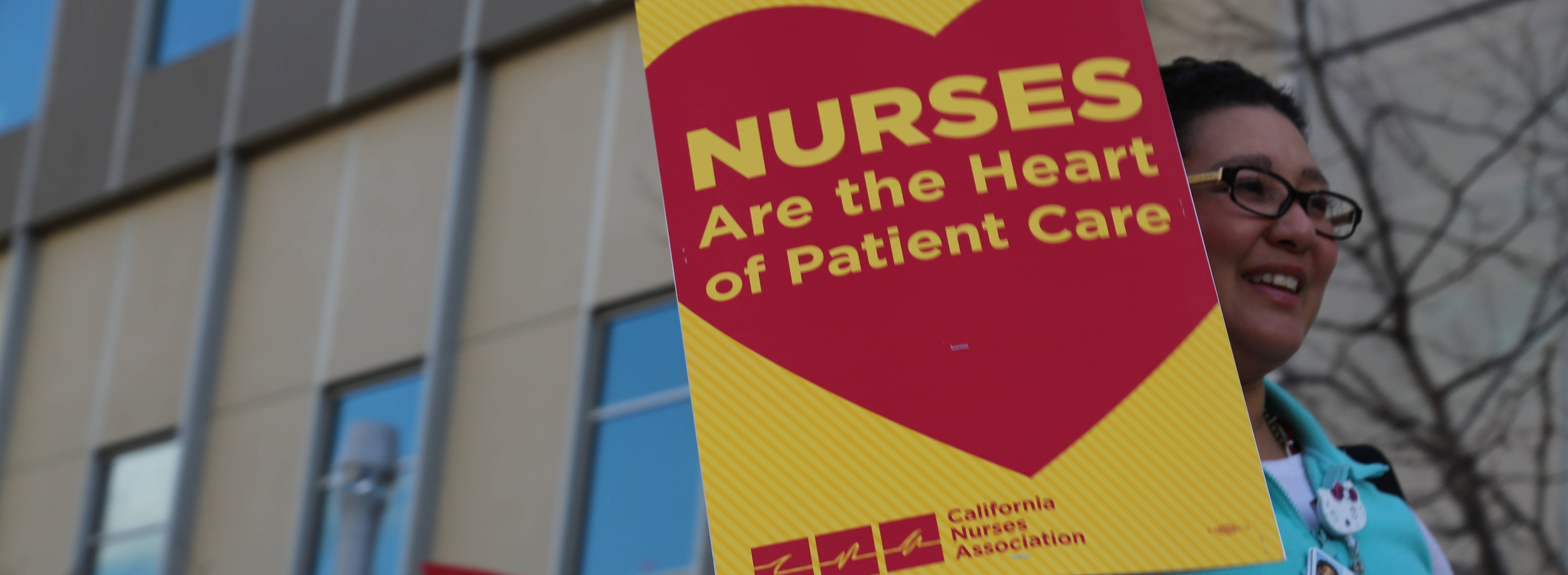 Nurse rally outside facility