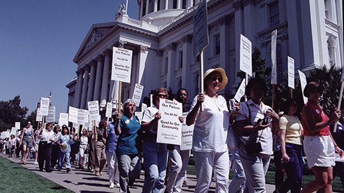 Nurses picketing outside Calfornia State Capitol Building