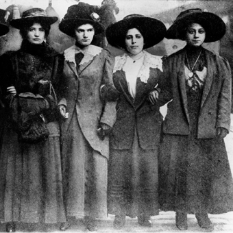 Striking women workers in 1909