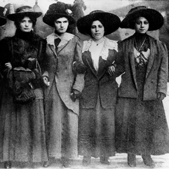 Striking women workers in 1909