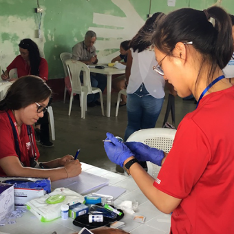 Nurses on deployment prepare for patients