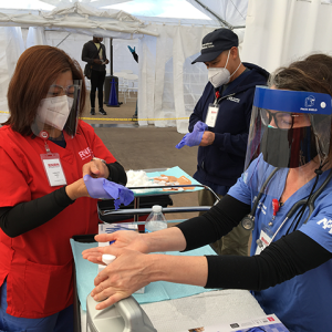 Nurses preparing vaccines