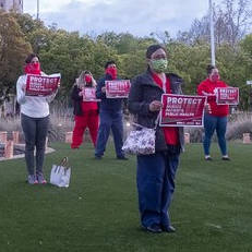 Nurses rally outside medical center