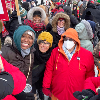 University of Chicago nurses on info picket