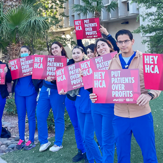 El Paso nurses holding signs "HCA Put Patients Over Profits"