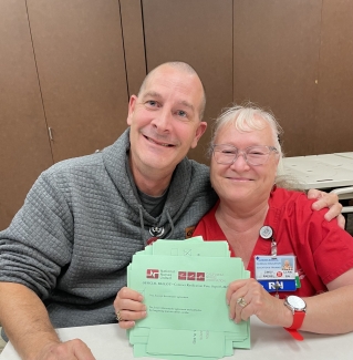 Union members holding votes from Dameron Hospital