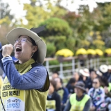 March to Stop Retrogressive Revision of Labor Law and to Reinstate Fired Worker