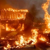 Camp Fire tears through Paradise, CA